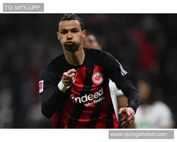 秃头男足球星以光头魅力征服赛场赢得无数球迷热烈追捧 秃头男足球星以光头魅力征服赛场赢得无数球迷热烈追捧