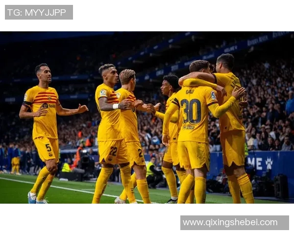 足球巨星风采全景：从绿茵场到世界巅峰的辉煌历程与传奇故事